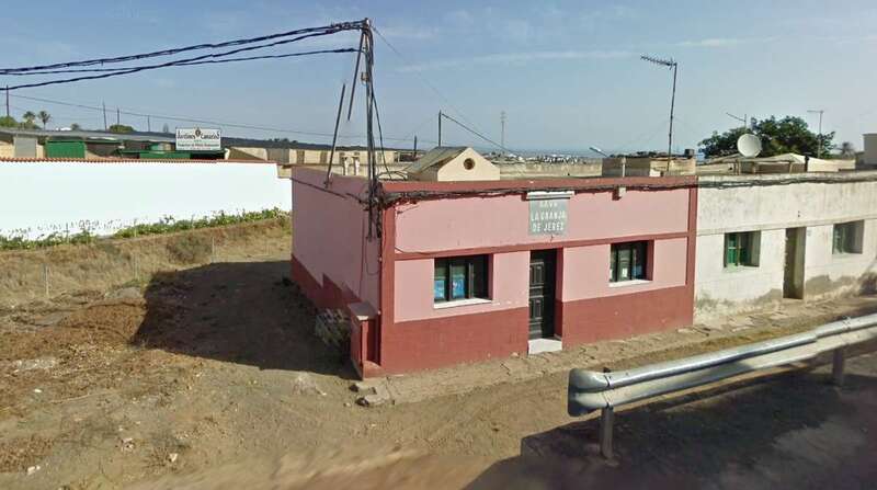 Antigua cuartería, sede del colectivo vecinal La Granja, donde se ha instalado la  pareja/TA.